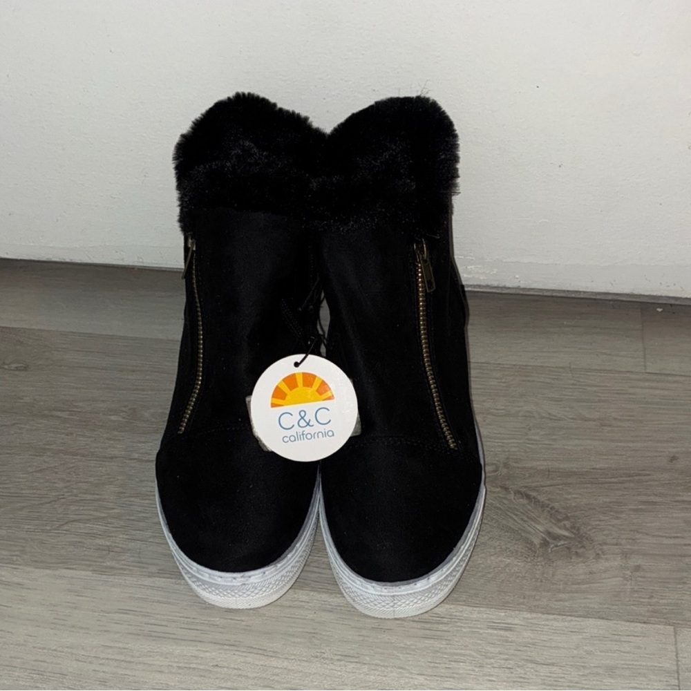 C&C California Women’s Black Faux Fur Sneaker Wedge Boots Size 10 - Picture 2 of 3